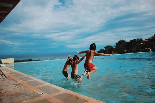Pourquoi choisir un camping avec piscine en Corrèze?