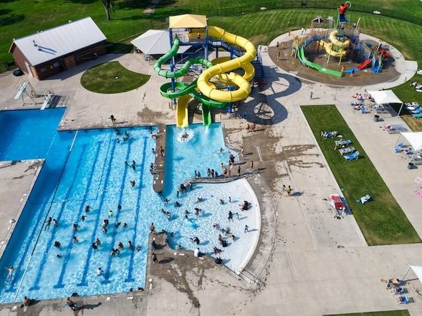 Choisir les campings Hautes-Alpes avec parcs aquatiques