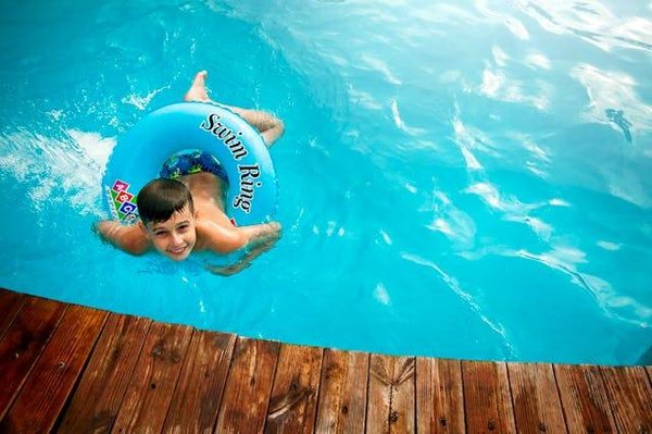 Détente absolue au camping avec piscine chauffée en Vendée