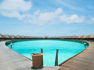 La joie de l'eau dans la piscine
